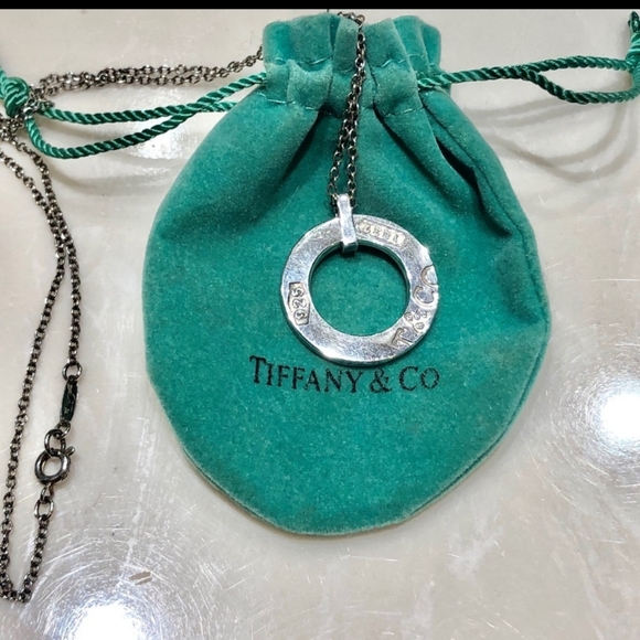 Beautiful Tiffany & Co Pendant Sterling Silver and in Pristine Condition. - Picture 4 of 5